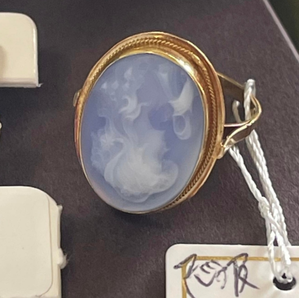 Cameo Ring 18k Gold